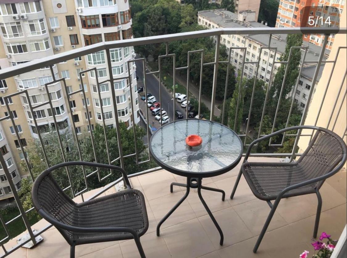 Apartments On Marshala Govorova Odesa Exterior photo