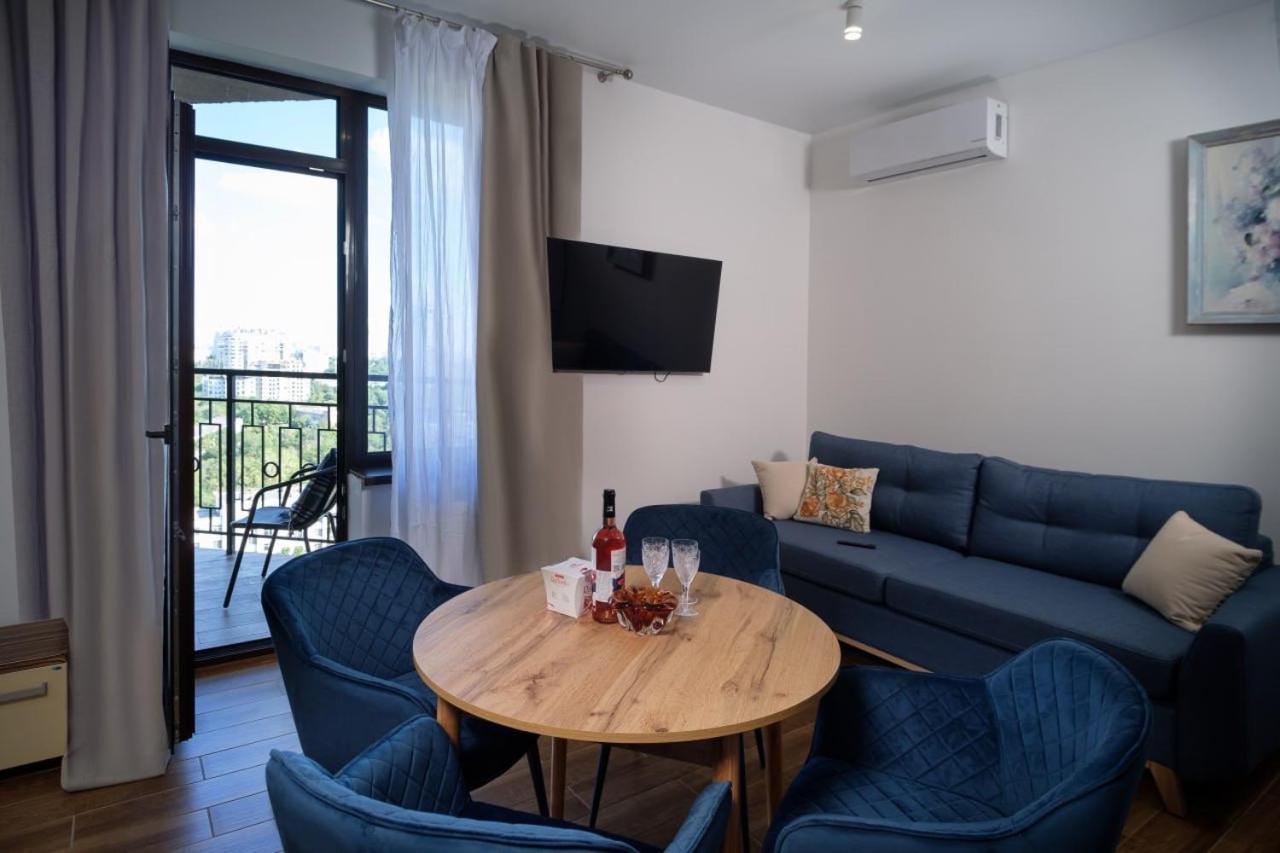 Apartments On Marshala Govorova Odesa Exterior photo